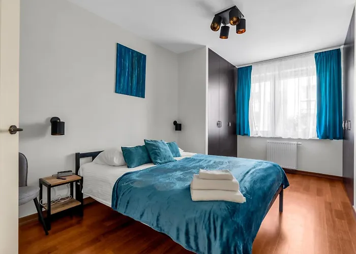 Sapphire Sky Deluxe By Bookinghost * Varşova