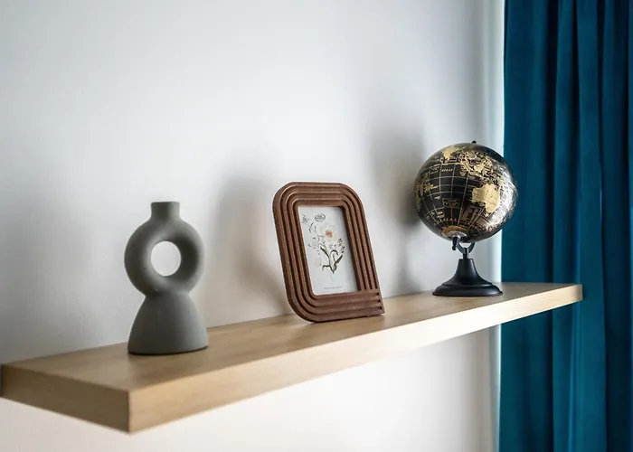 Sapphire Sky Deluxe By Bookinghost