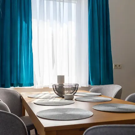 Sapphire Sky Deluxe Apartment