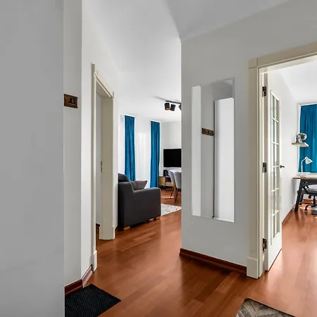 Sapphire Sky Deluxe Apartment
