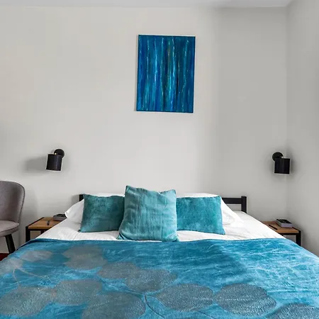 Sapphire Sky Deluxe Apartment