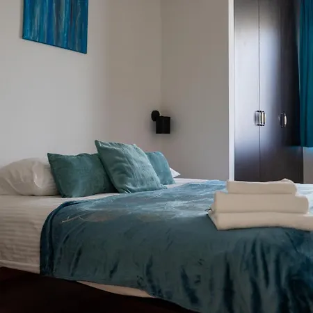 Sapphire Sky Deluxe By Bookinghost