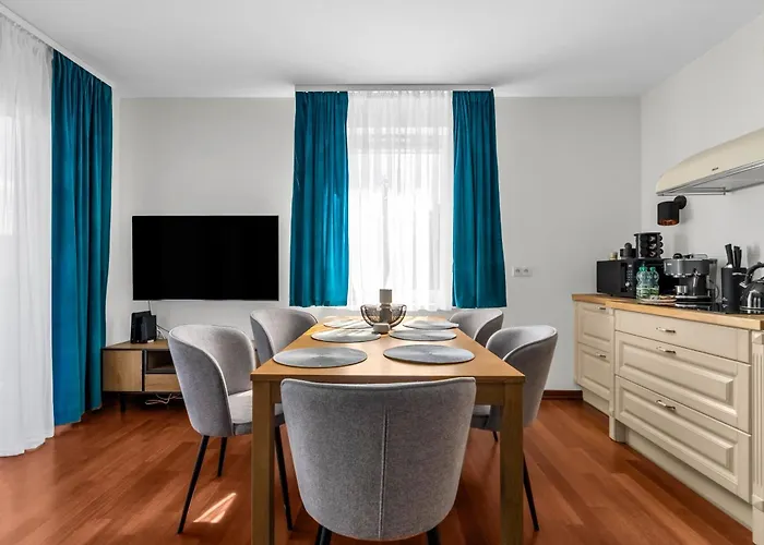 Sapphire Sky Deluxe By Bookinghost Appartamento Varsavia