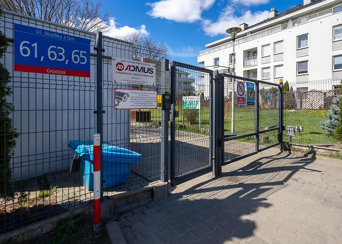 Sapphire Sky Deluxe By Bookinghost