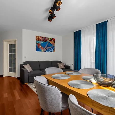 Sapphire Sky Deluxe By Bookinghost * Varsóvia