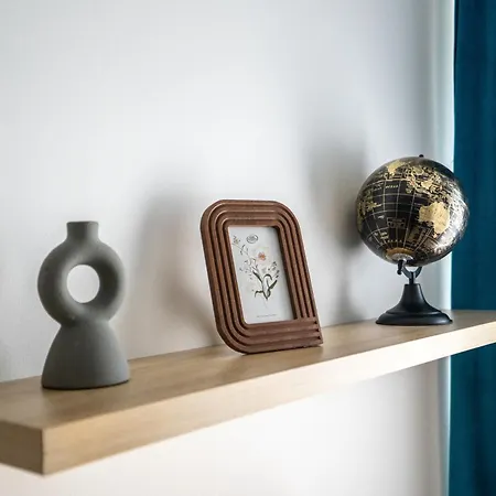 Sapphire Sky Deluxe By Bookinghost